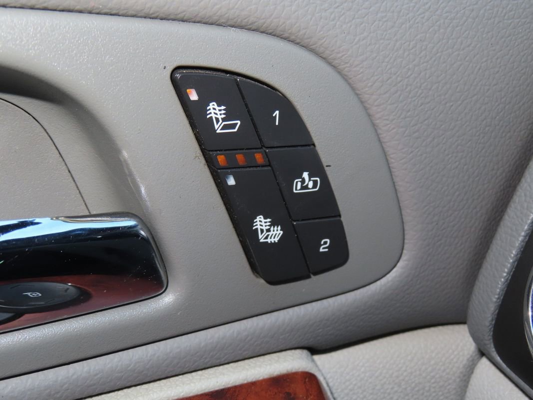 Used 2010 GMC Sierra 3500 SLT w/ SLT Convenience Package image 9