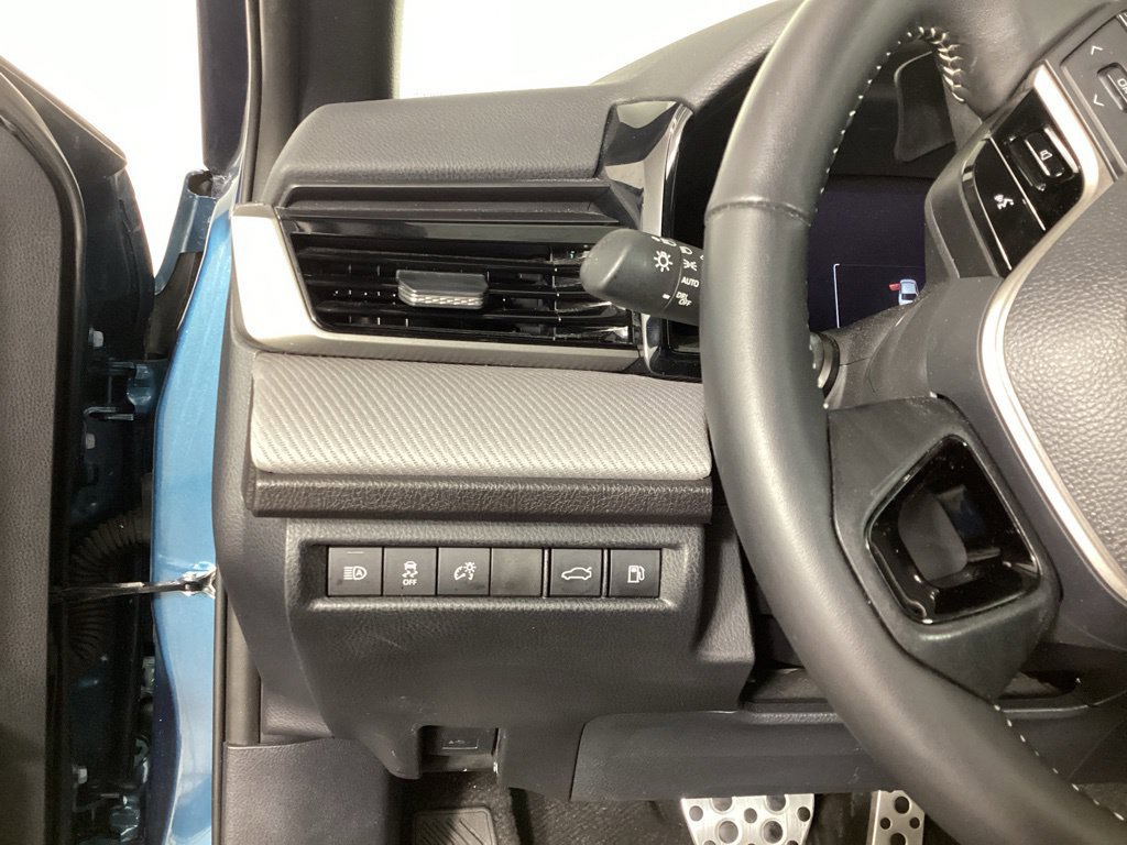 Used 2025 Toyota Camry SE w/ Convenience Package FWD image 12