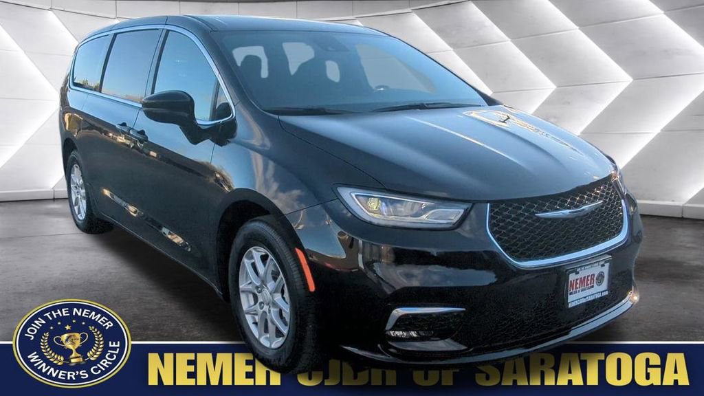 New 2026 Chrysler Pacifica Select image 5