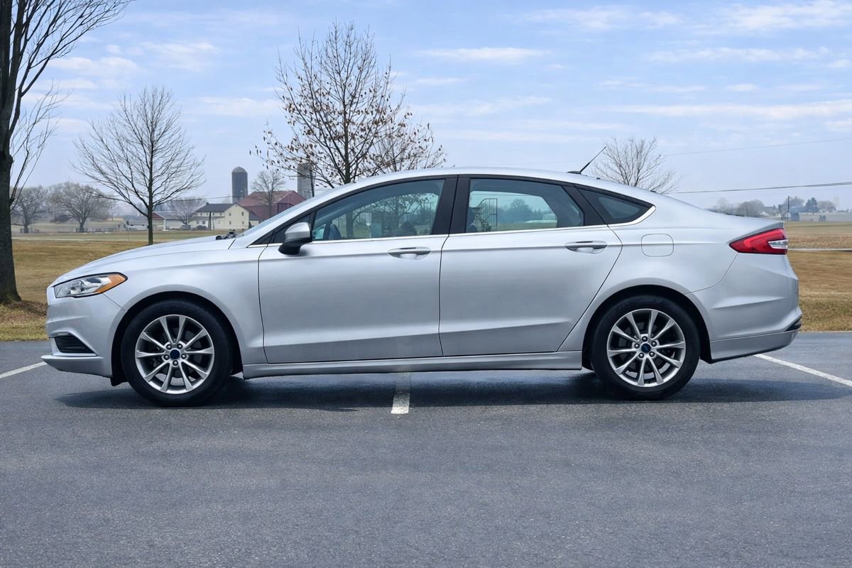 Used 2017 Ford Fusion SE image 5