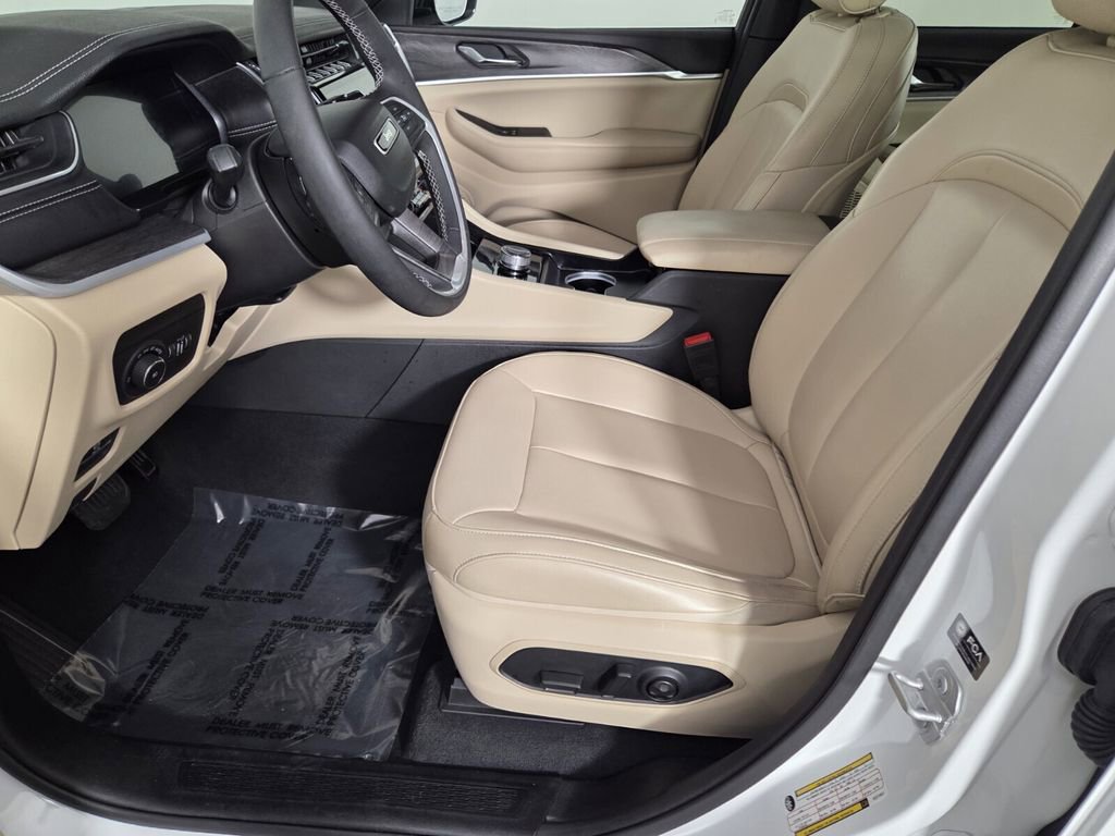 Certified 2025 Jeep Grand Cherokee Limited image 11