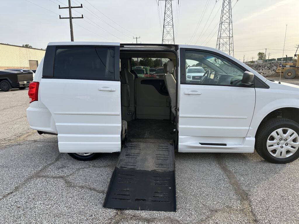 Used 2014 Dodge Grand Caravan SE w/ Quick Order Package 29E SE FWD image 9