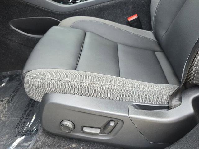 Used 2023 Volvo C40 Recharge Core w/ Protection Package Premier AWD/4WD image 20