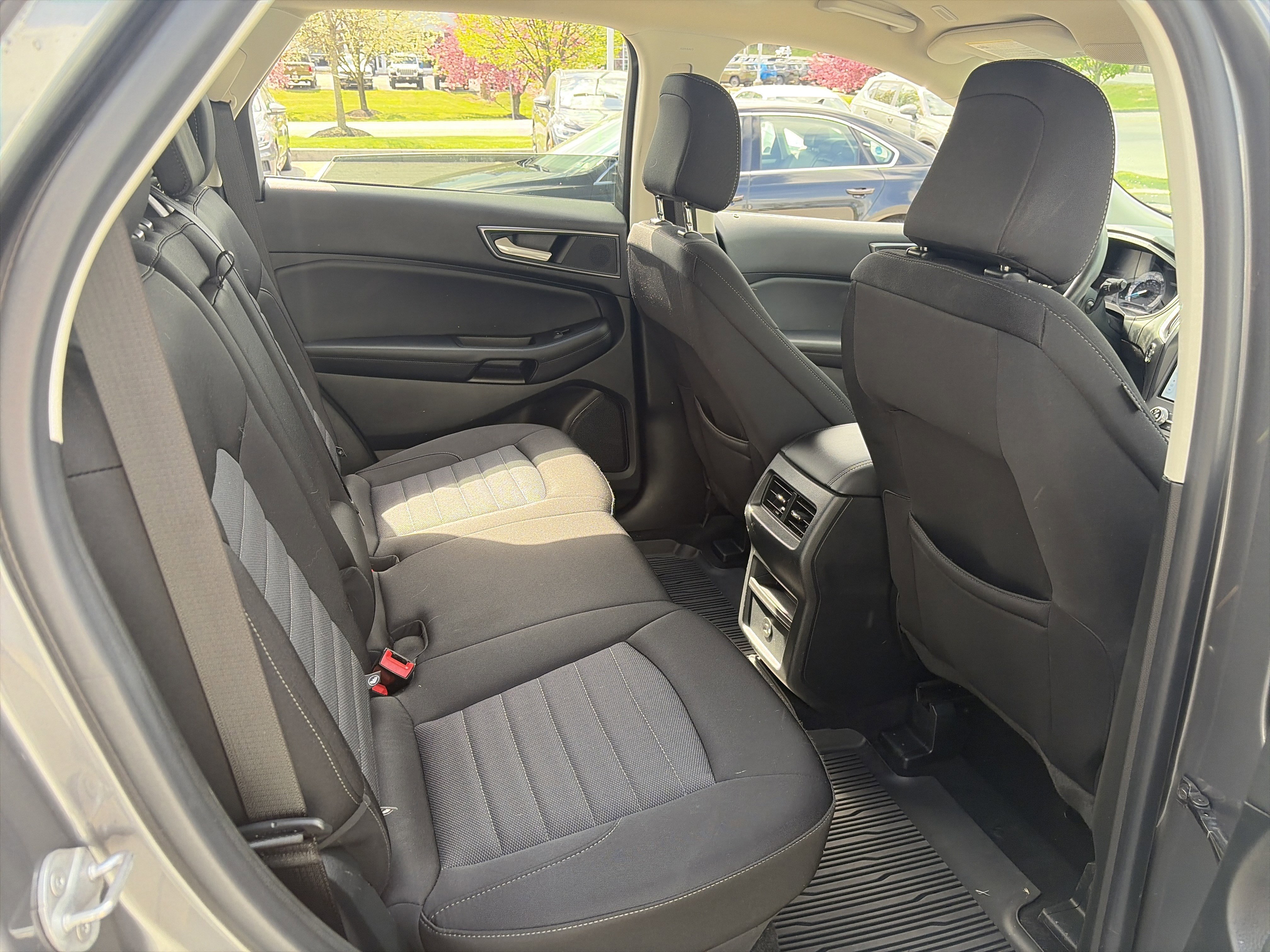 Used 2022 Ford Edge SE w/ Black Appearance Package image 29