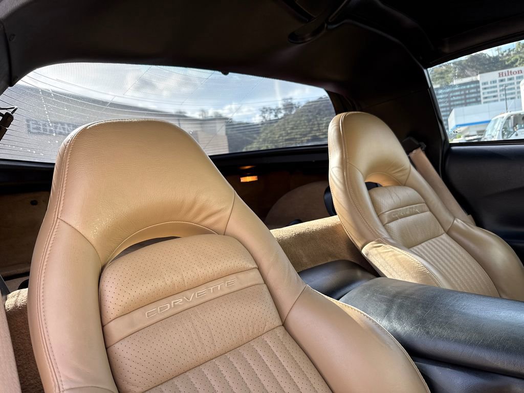 Used 2001 Chevrolet Corvette Coupe w/ Preferred Equipment Group2 RWD image 17