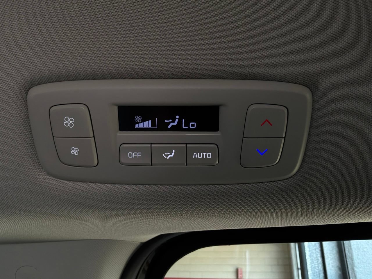 Used 2026 Kia Carnival FWD image 14
