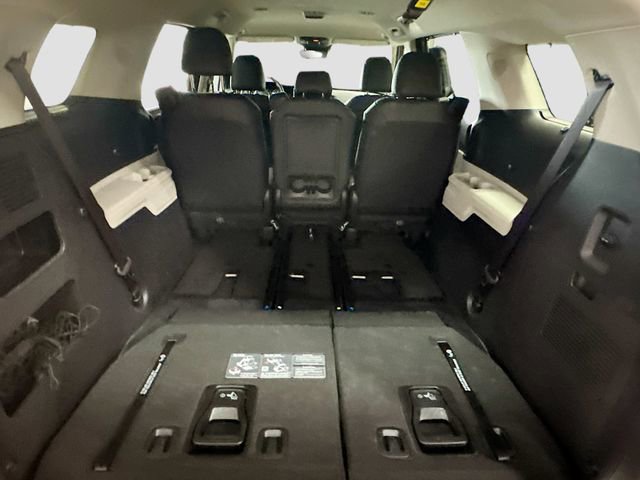 Used 2024 Kia Carnival EX FWD image 27