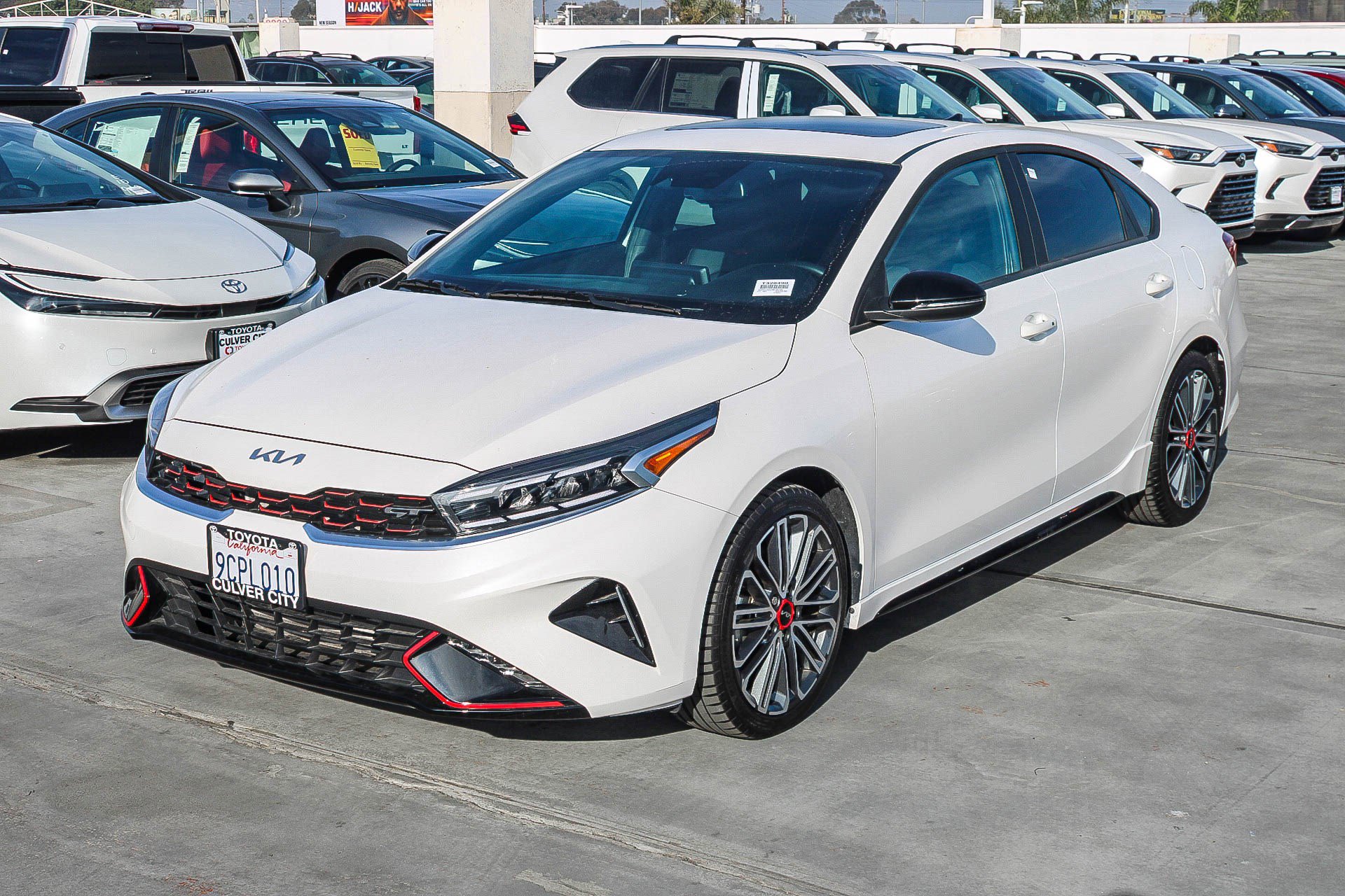 Used 2022 Kia Forte GT image 3