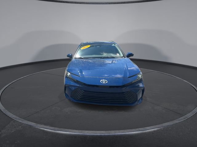 Used 2025 Toyota Camry LE image 5