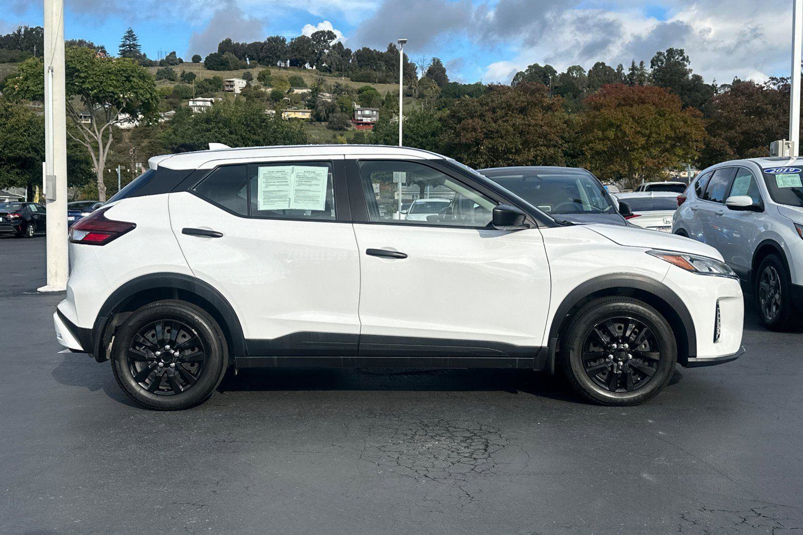 Used 2024 Nissan Kicks S image 2