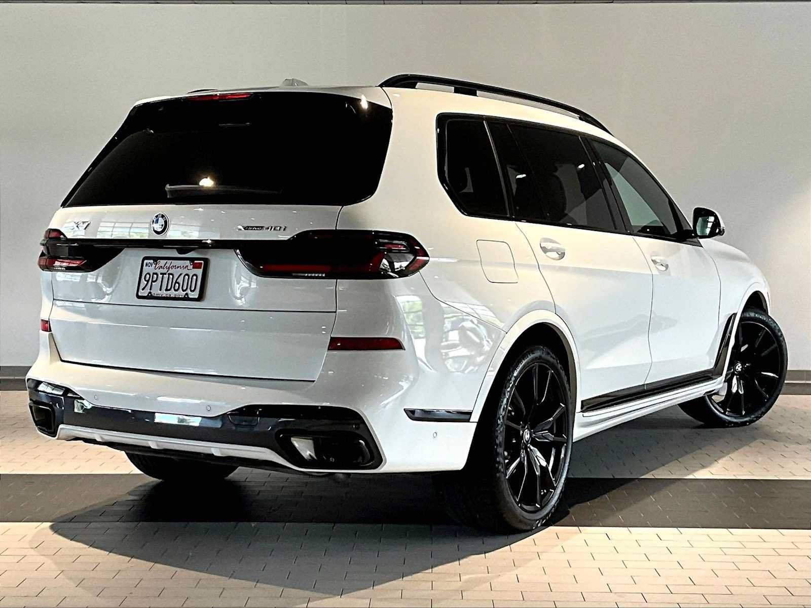 Used 2025 BMW X7 xDrive40i w/ M Sport Package AWD/4WD image 10