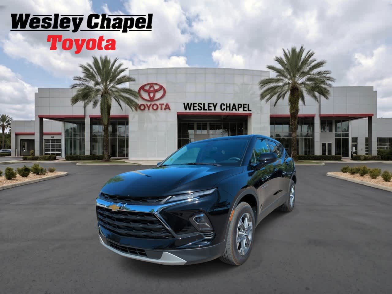 Used 2025 Chevrolet Blazer LT FWD image 1