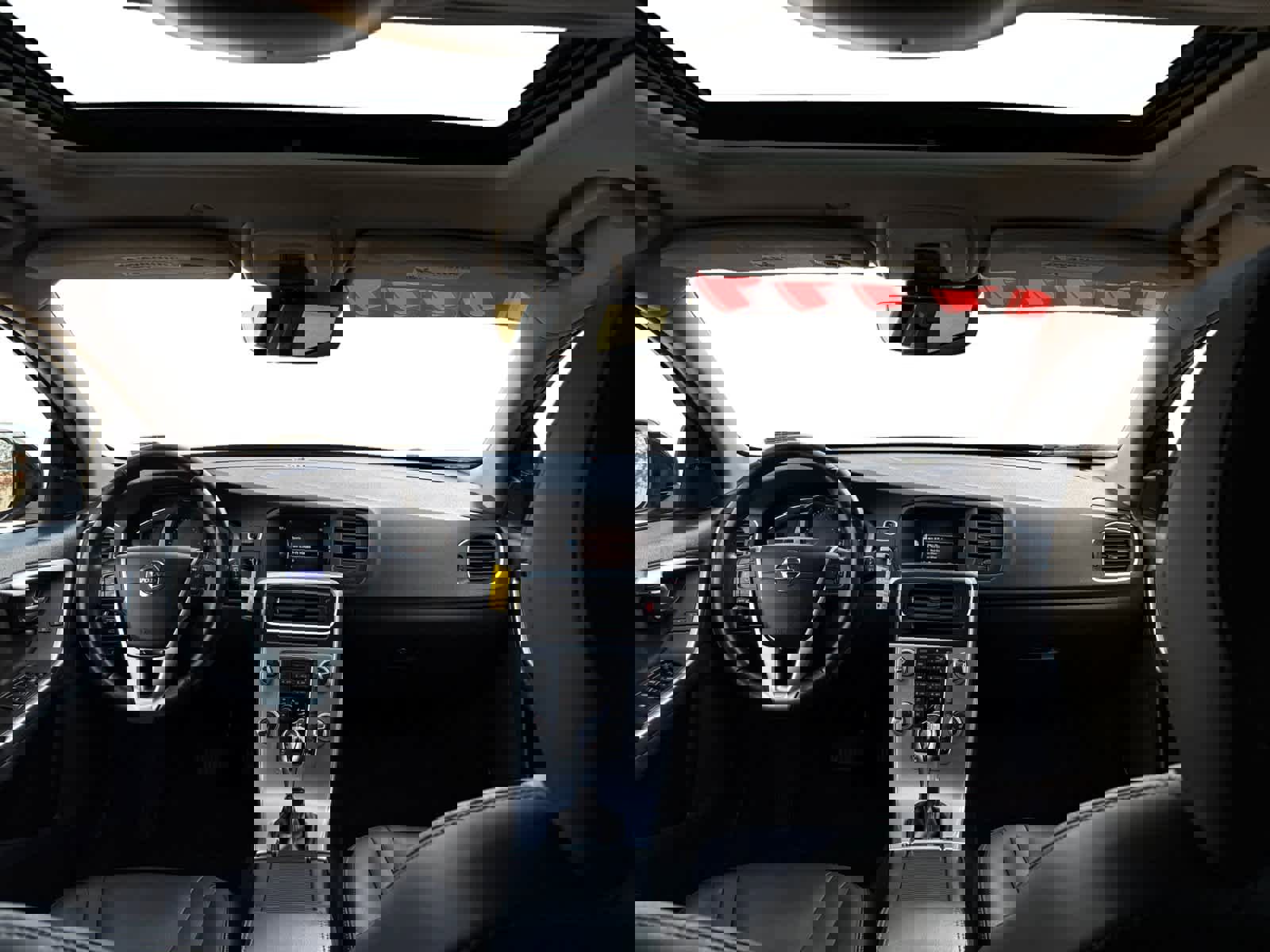 Used 2018 Volvo V60 T5 Cross Country w/ Convenience Package image 17