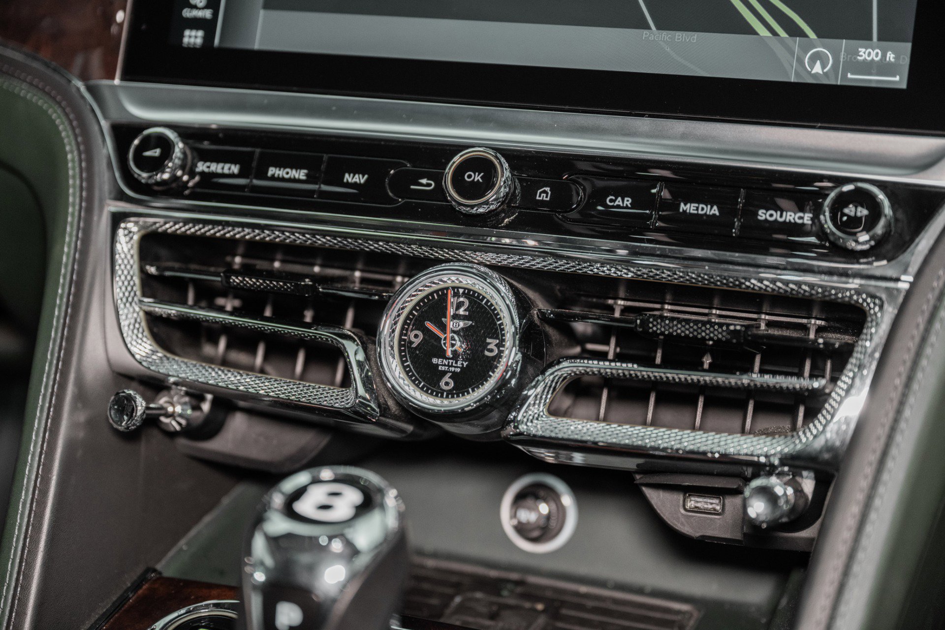 Used 2022 Bentley Flying Spur V8 image 37