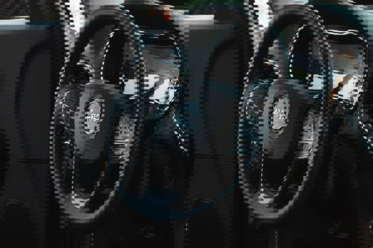 Used 2019 Jeep Cherokee Latitude w/ Popular Appearance Group image 8