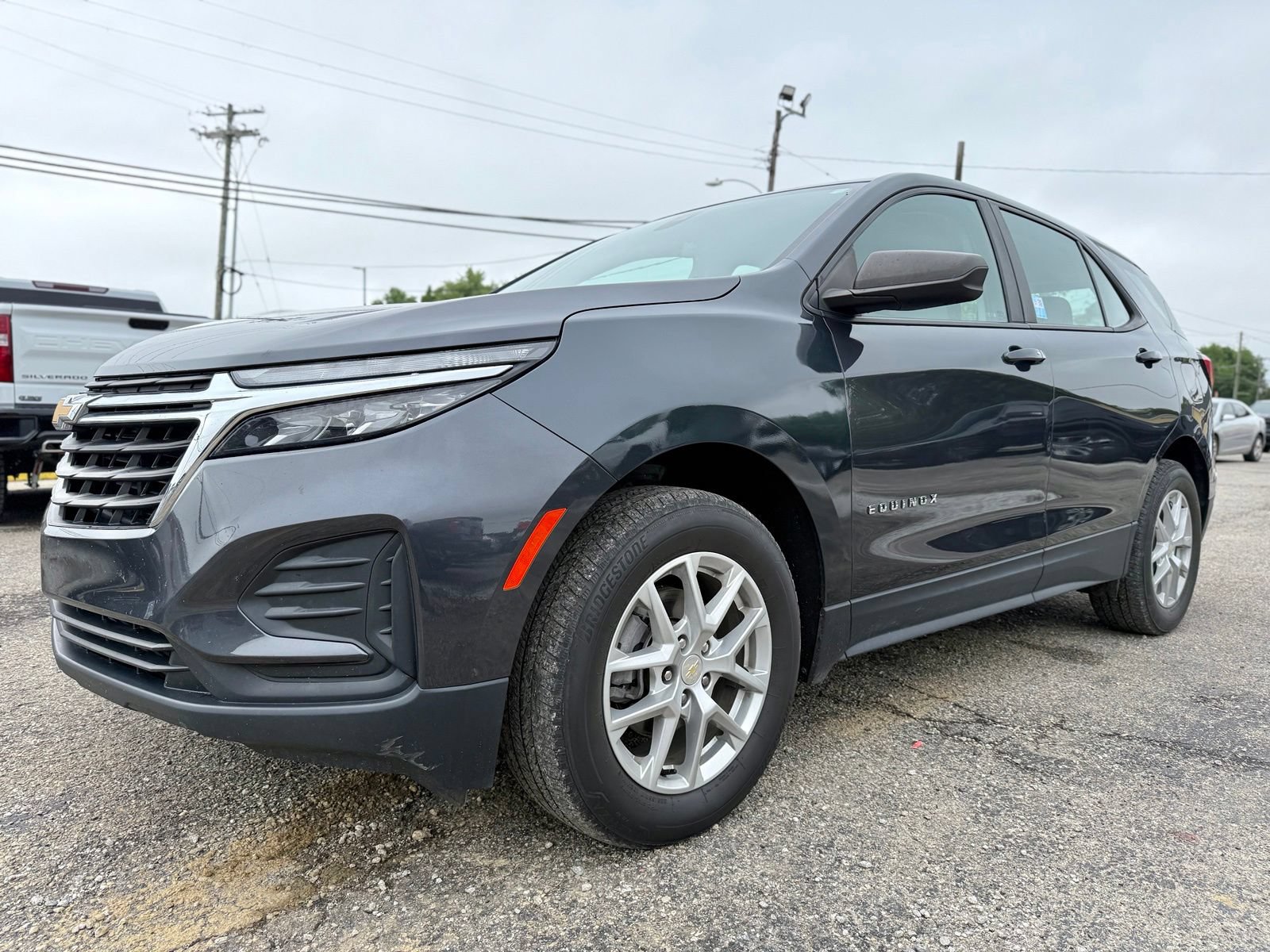 Used 2022 Chevrolet Equinox LS AWD/4WD image 2