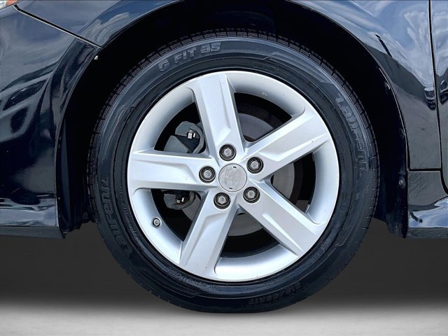 Used 2013 Toyota Camry SE FWD image 10