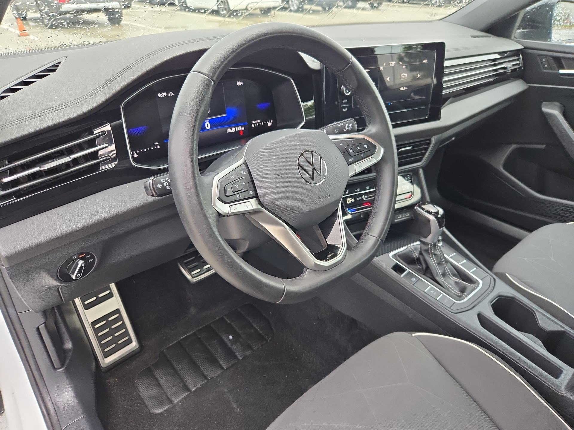 Used 2025 Volkswagen Jetta Sport image 12