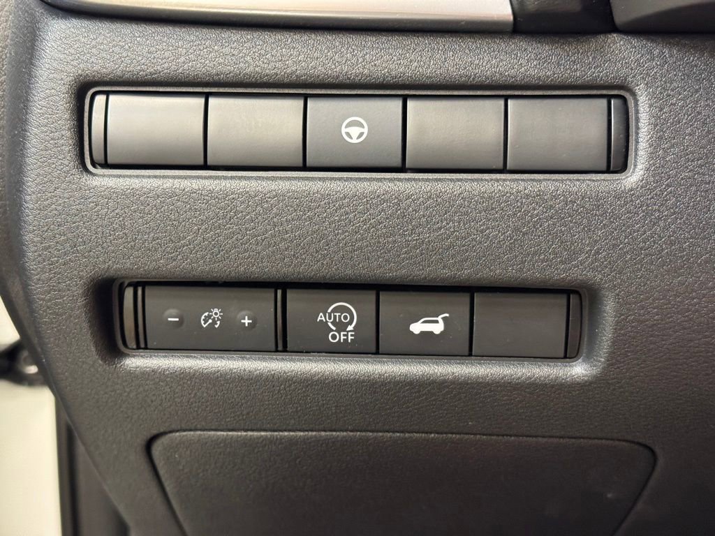 Used 2023 Nissan Rogue Platinum AWD/4WD image 35