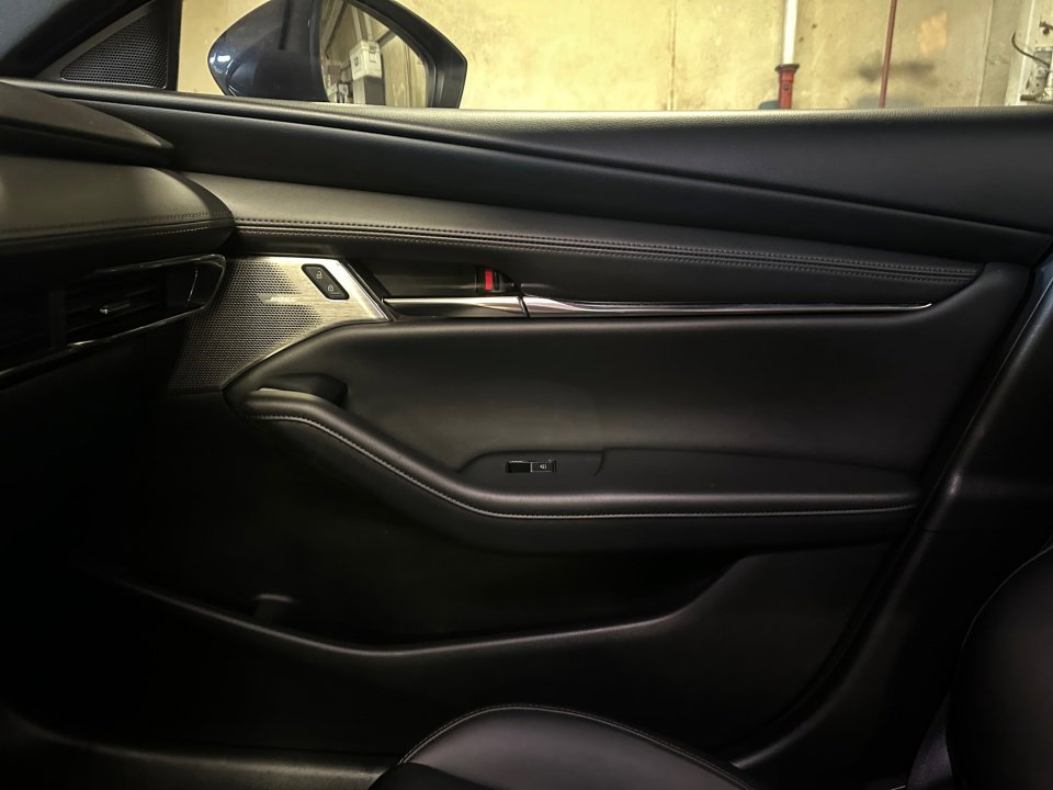 Used 2019 MAZDA MAZDA3 Hatchback w/ Preferred Package image 34