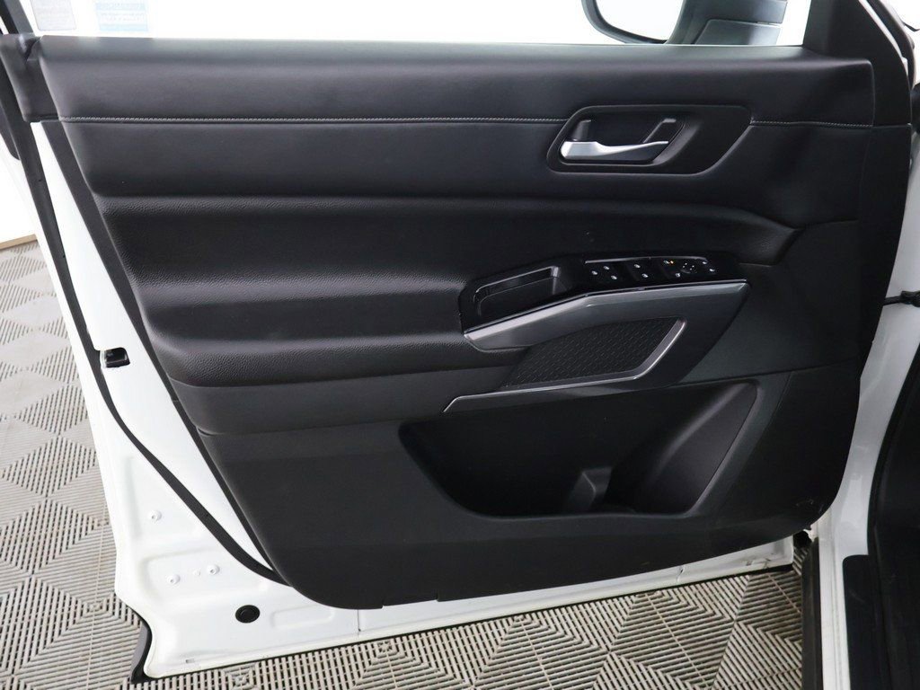 Used 2023 Nissan Pathfinder SL image 24