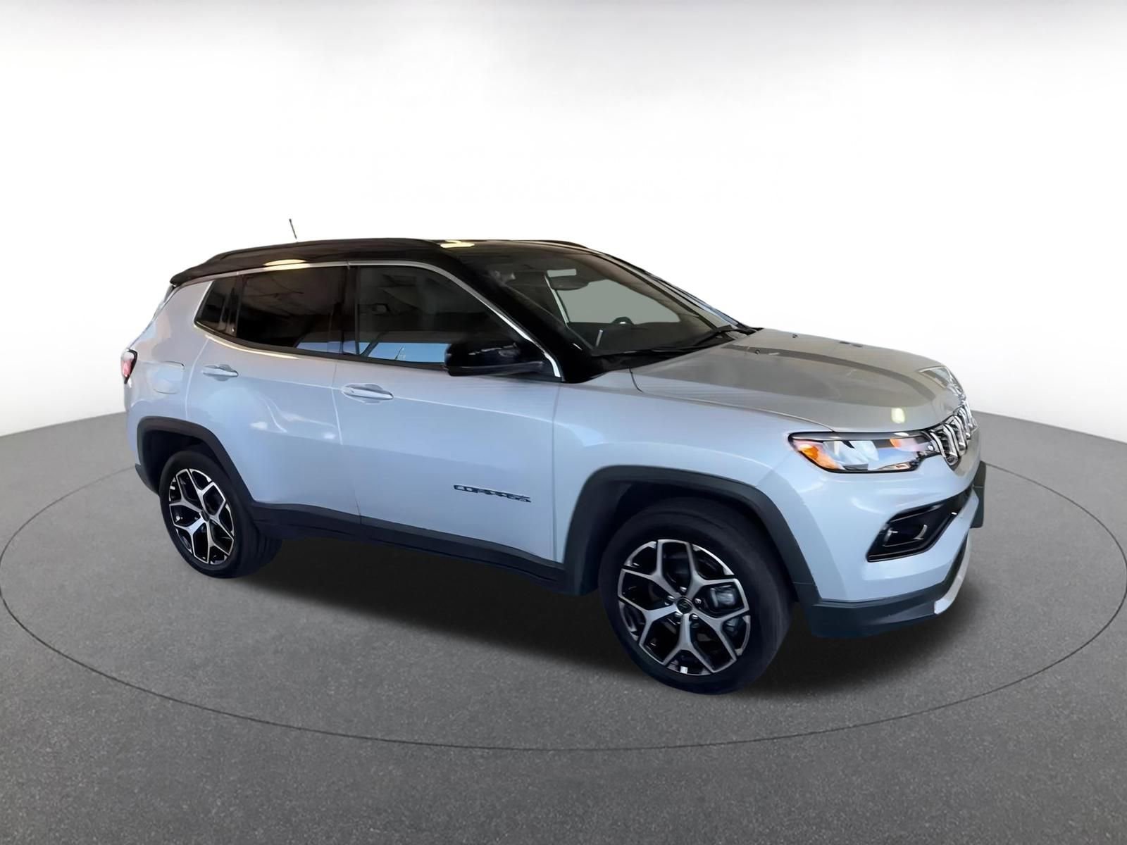 Used 2025 Jeep Compass Limited image 2