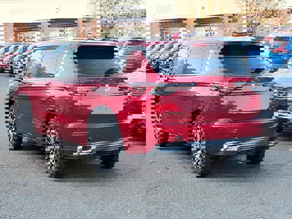 New 2026 Mitsubishi Outlander SEL image 3