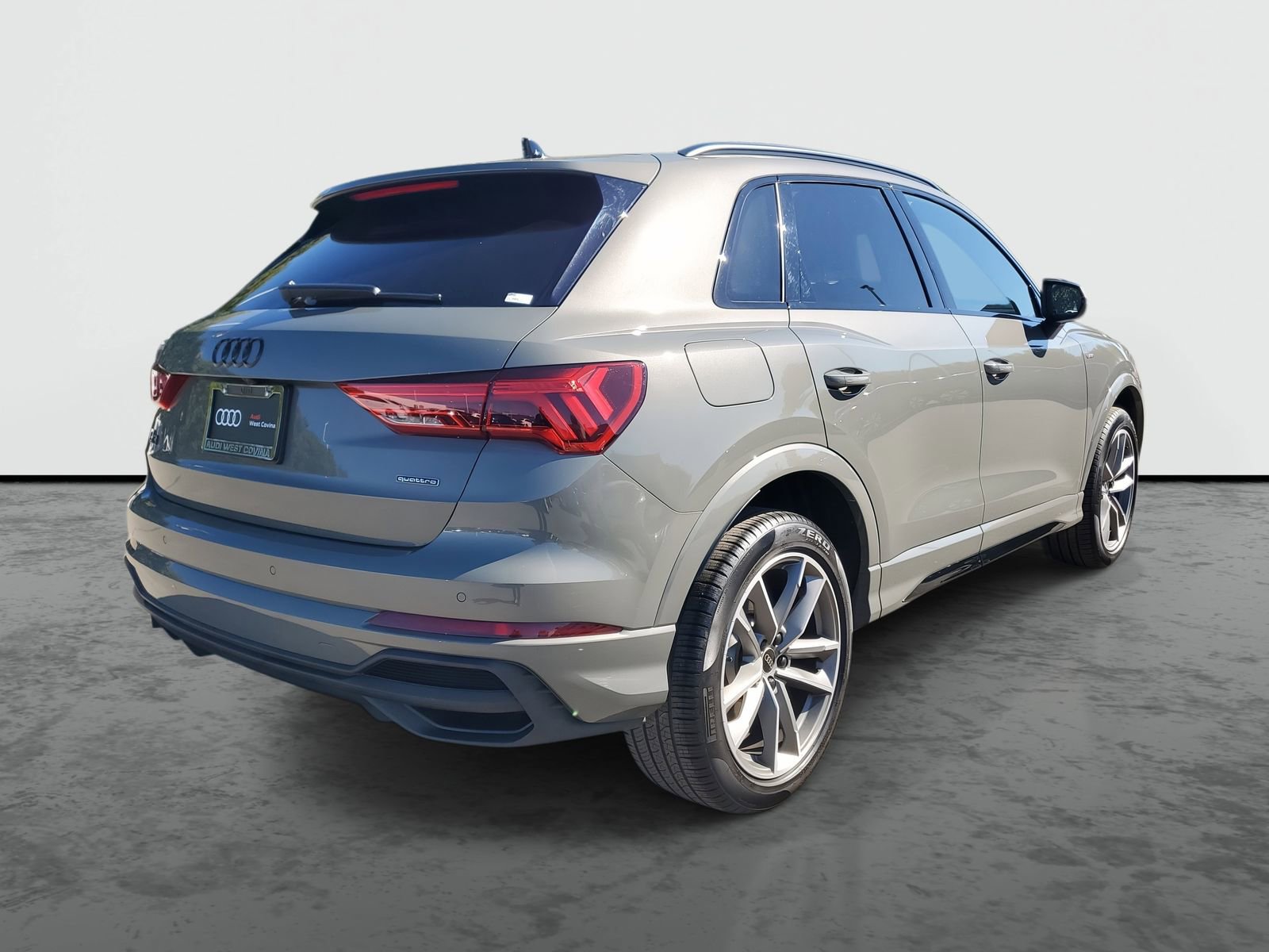 Used 2025 Audi Q3 2.0T Premium w/ Convenience Package image 4