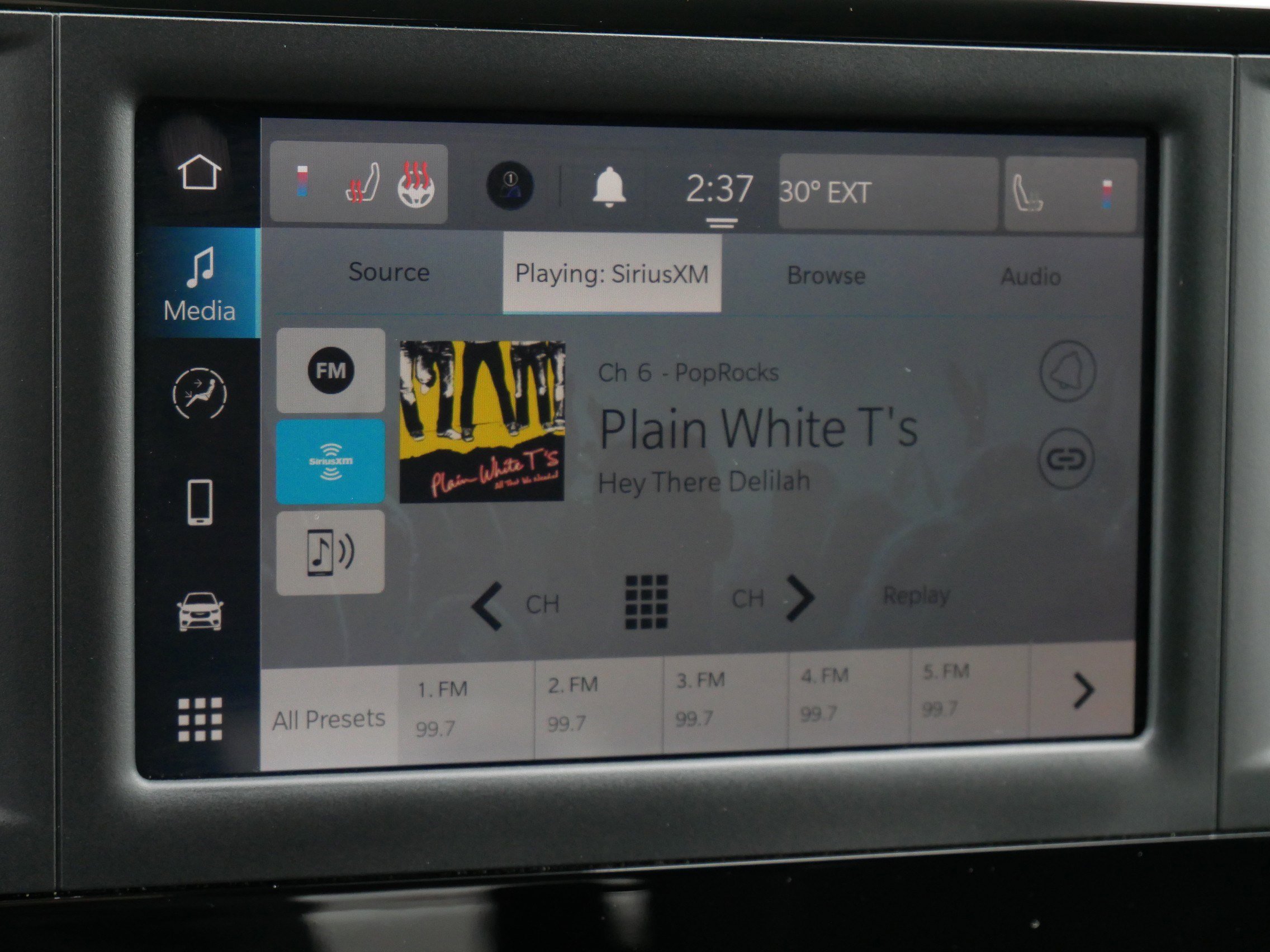 Used 2023 Chrysler Voyager LX image 22