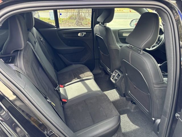 Used 2025 Volvo XC40 B5 Plus image 14