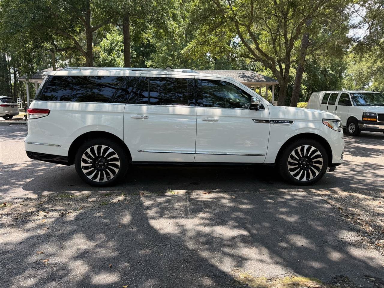 Used 2023 Lincoln Navigator L Black Label AWD/4WD image 4