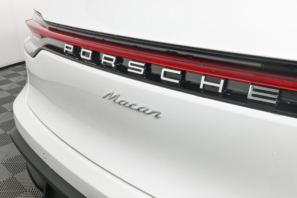 Certified 2025 Porsche Macan image 36