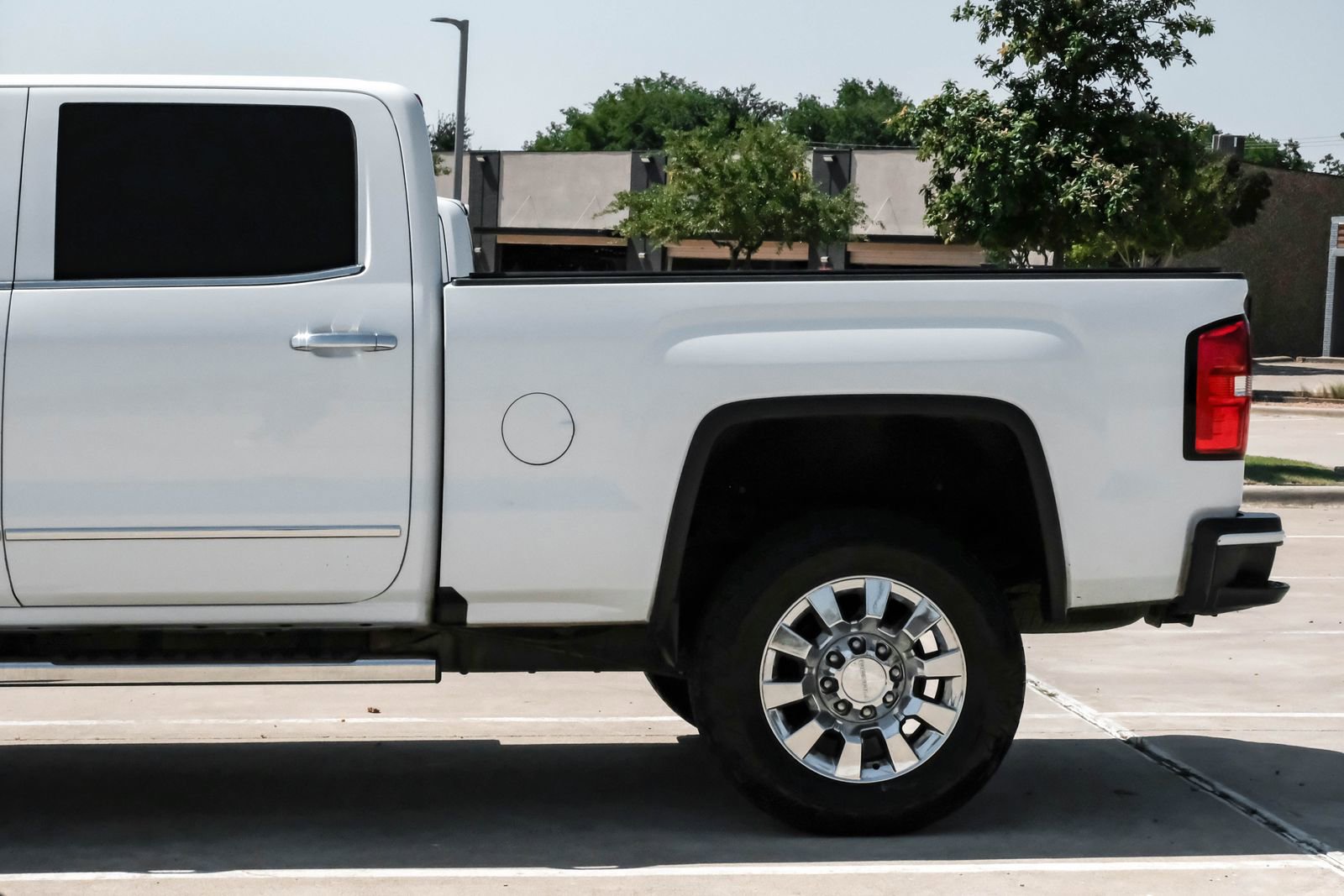 Used 2017 GMC Sierra 2500 Denali w/ Duramax Plus Package AWD/4WD image 14