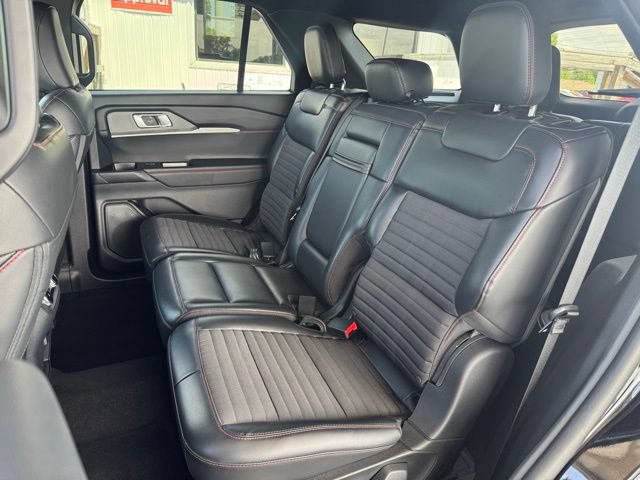 Used 2025 Ford Explorer ST-Line w/ ST-Line Street Pack AWD/4WD image 22