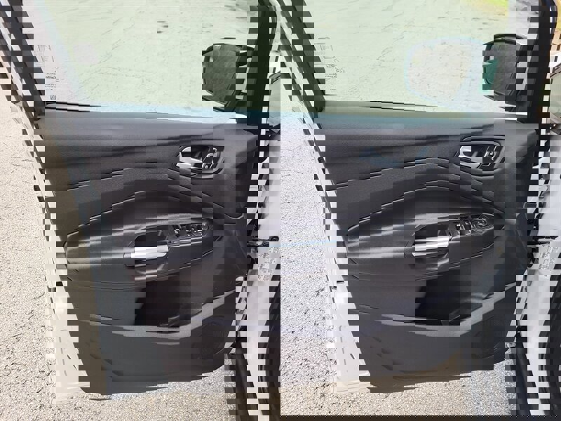 Used 2015 Ford C-MAX SE w/ Interior Protection Package image 25