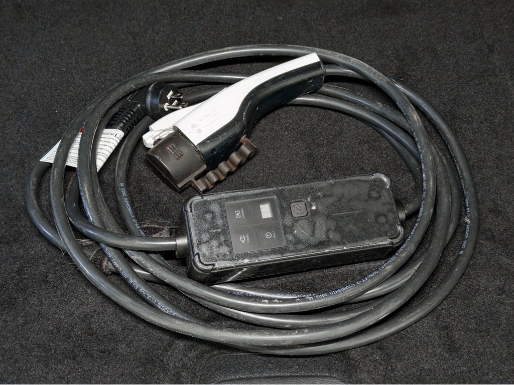 Used 2024 Hyundai Kona Limited FWD image 6