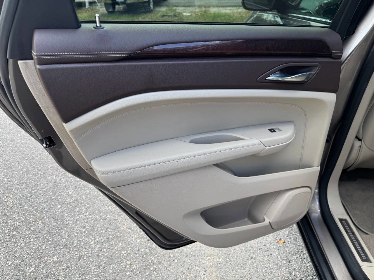 Used 2011 Cadillac SRX Luxury image 40