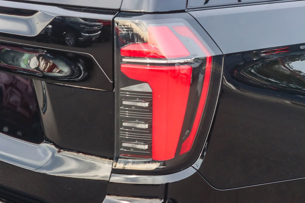 New 2026 Chevrolet Suburban LS image 8