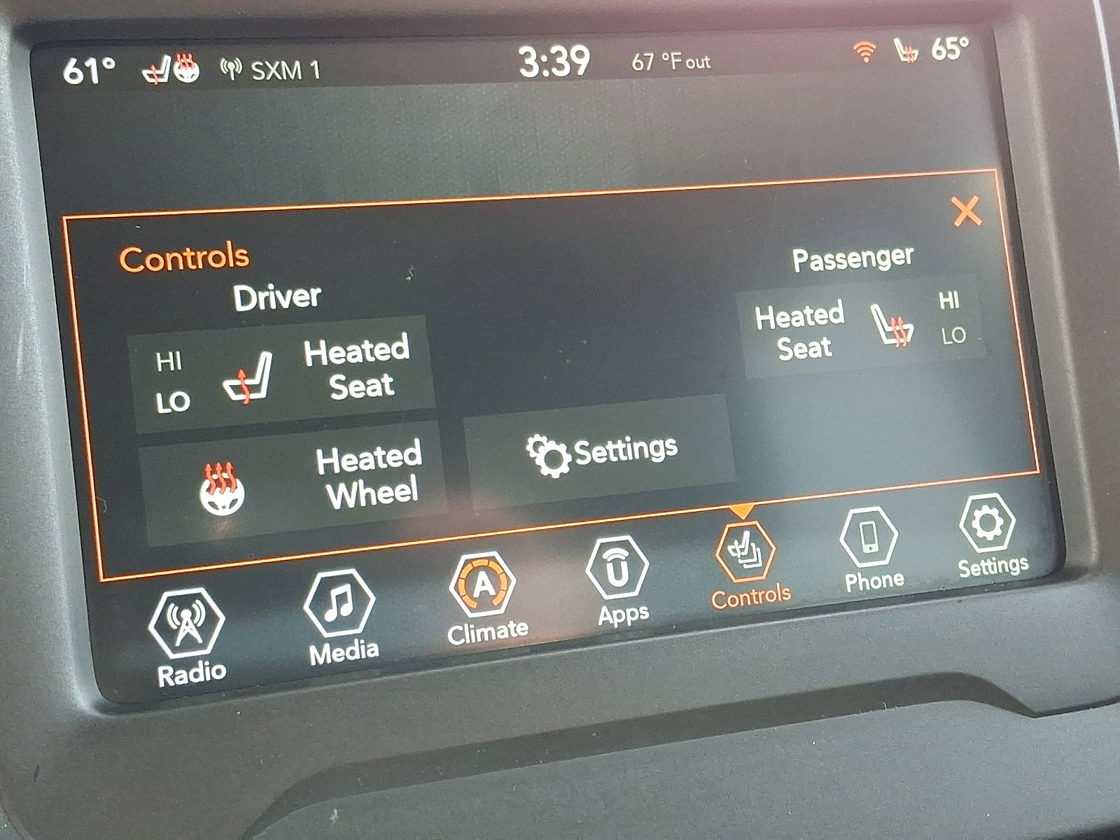 Used 2020 Jeep Renegade Latitude w/ Cold Weather Group AWD/4WD image 23