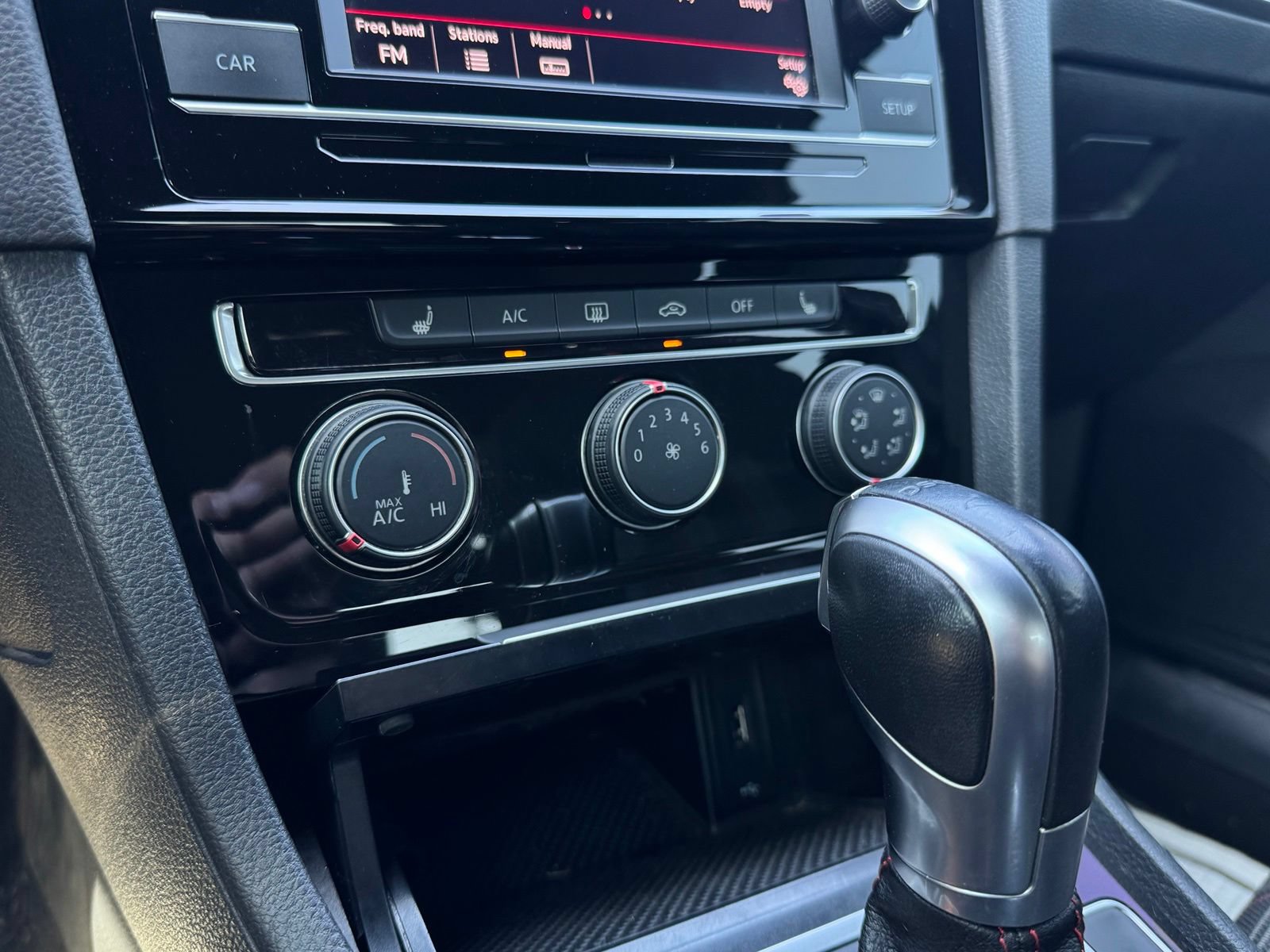 Used 2018 Volkswagen Golf 4-Door FWD image 20