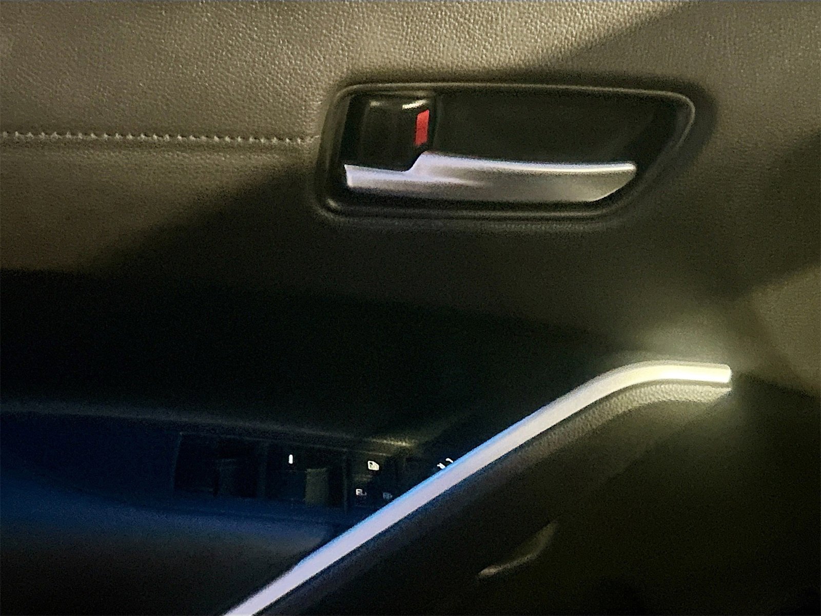 Used 2025 Toyota Corolla Cross XLE image 18