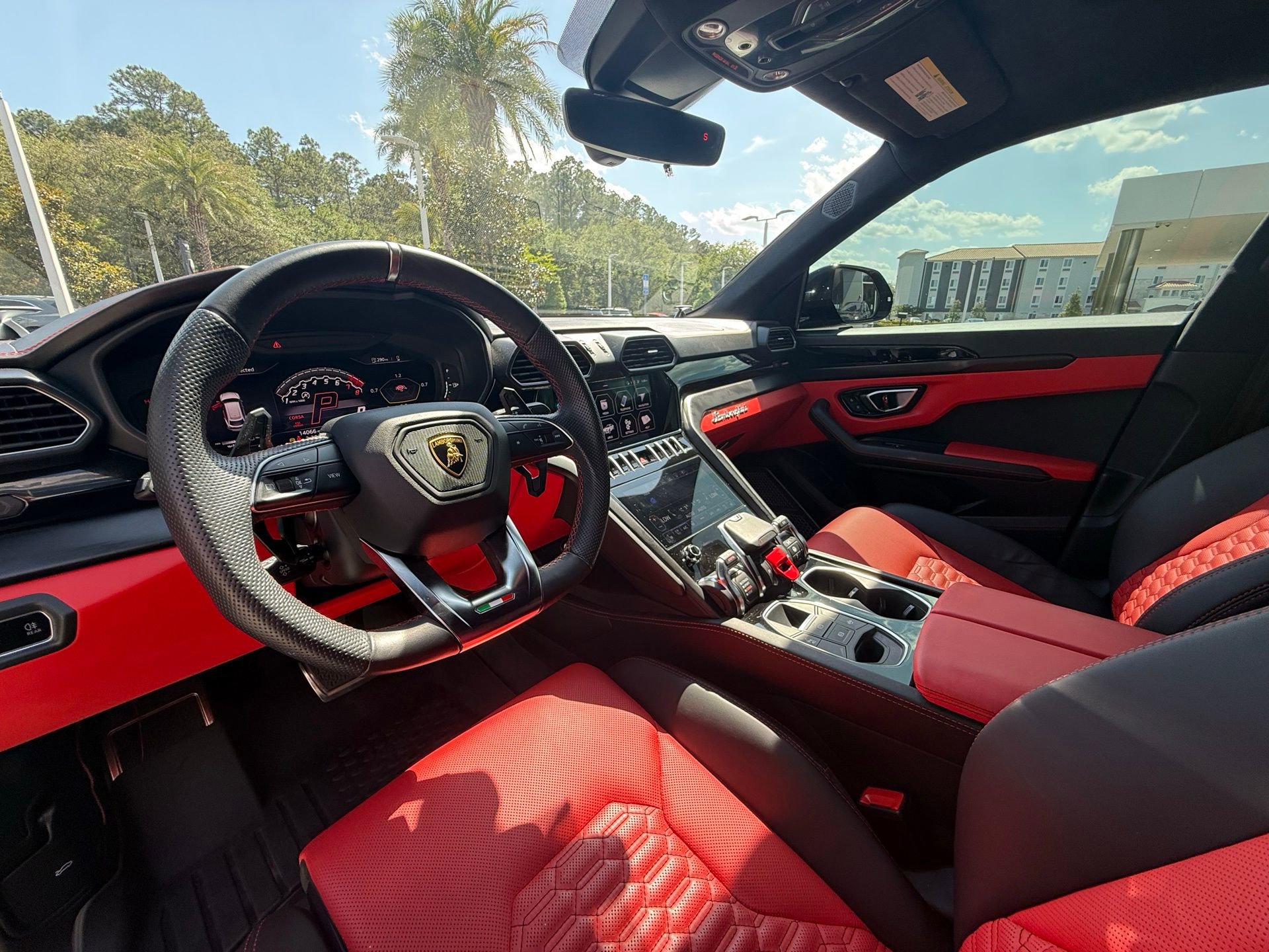 Used 2021 Lamborghini Urus AWD/4WD image 25