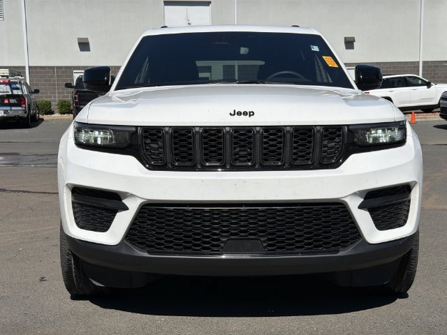 Used 2023 Jeep Grand Cherokee Altitude AWD/4WD image 7