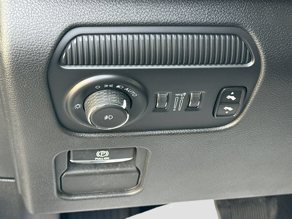 Used 2024 Jeep Wagoneer L Series III w/ Flexible Seating Group AWD/4WD image 11