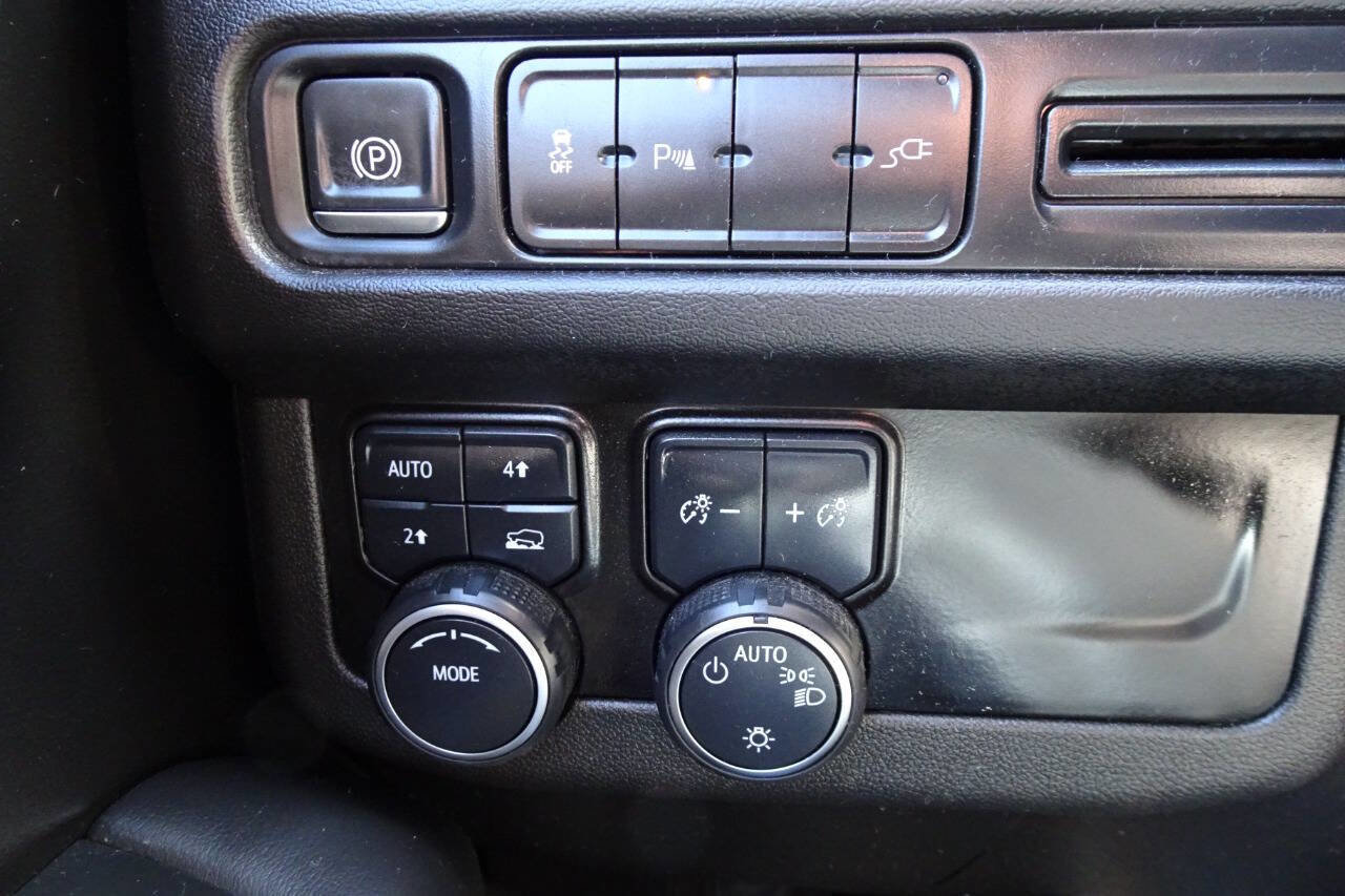 Used 2021 Chevrolet Suburban LT image 27