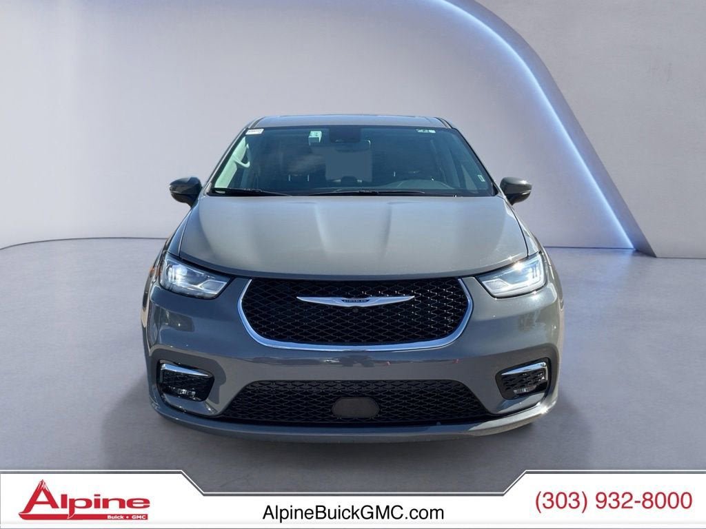 Used 2023 Chrysler Pacifica Touring-L FWD image 8