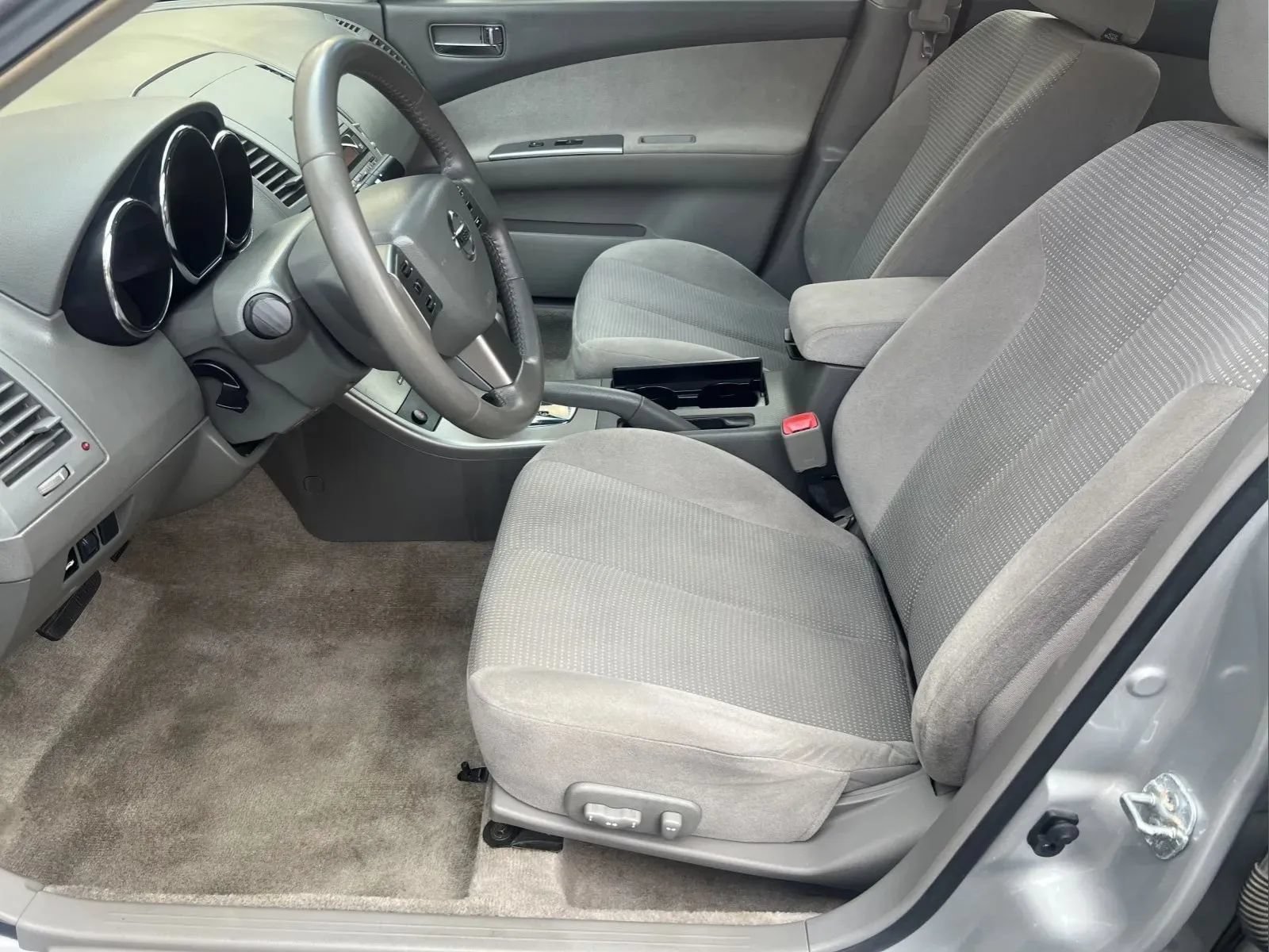Used 2005 Nissan Altima 3.5 SE w/ (N01) Sport Plus Pkg FWD image 8