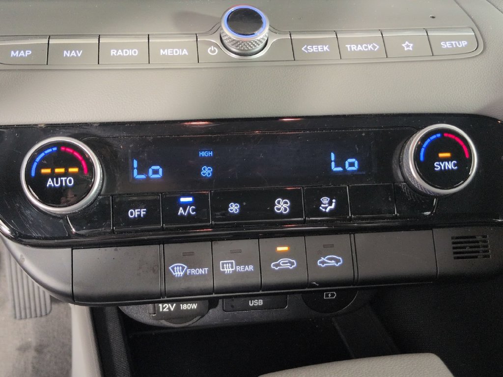 Used 2024 Hyundai Elantra SEL FWD image 35