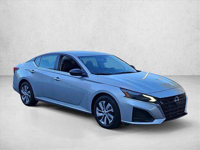Used 2024 Nissan Altima 2.5 S FWD image 3