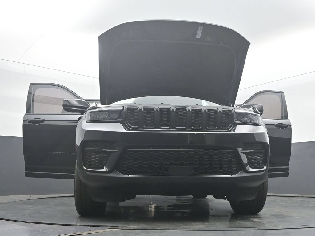 Used 2023 Jeep Grand Cherokee Altitude AWD/4WD image 55